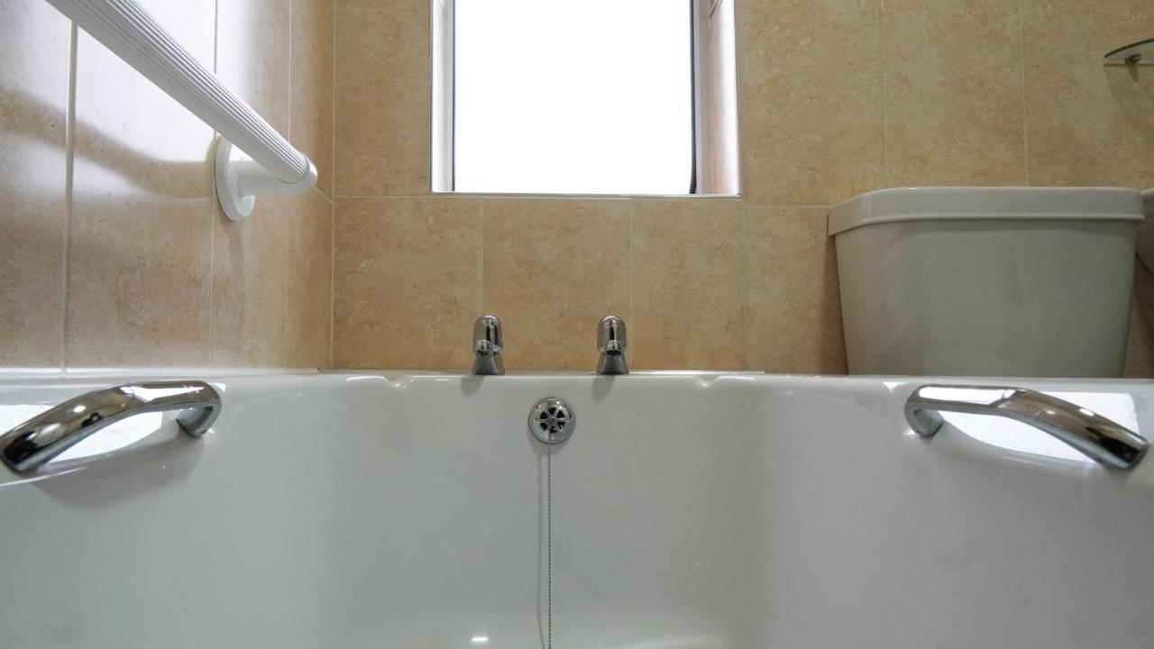 Portobello House - Four Bedroom House Perfect For Contractors - Sleeps 6 - Free Parking วุลฟ์เวอร์แฮมป์ตัน ภายนอก รูปภาพ